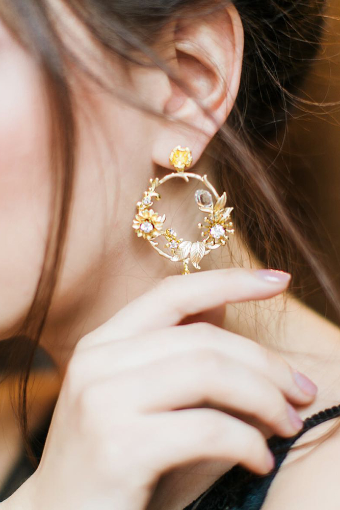  earrings wedding gold jewellery with flower enzebridal