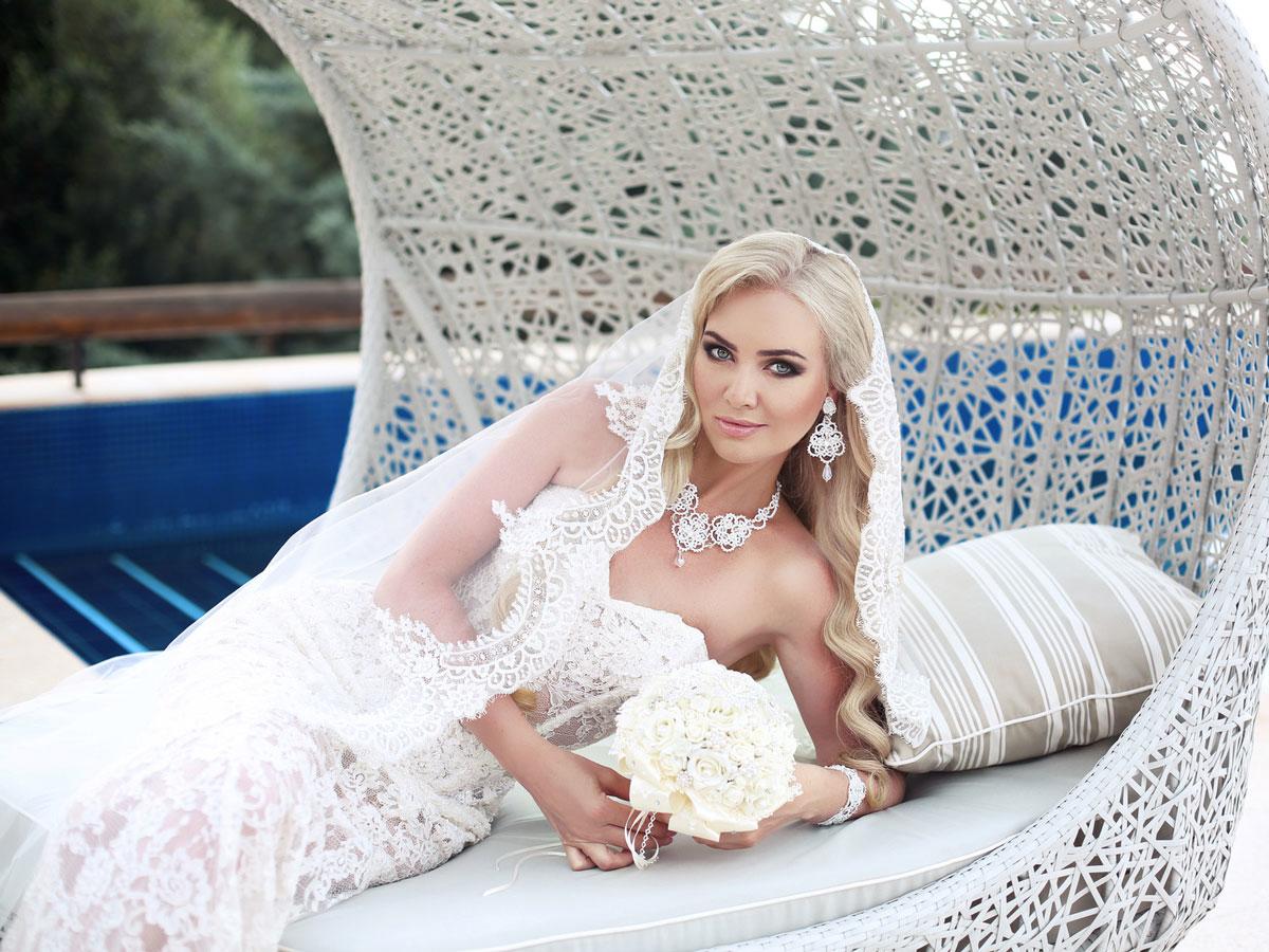 Worlds Most 10 Expensive Wedding Dresses To Die For 6500