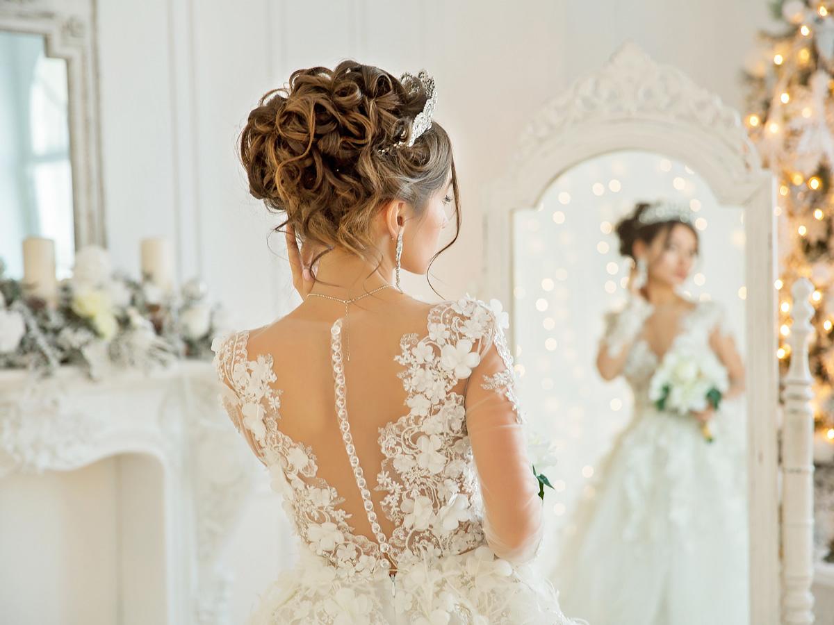 backless wedding dresses featured