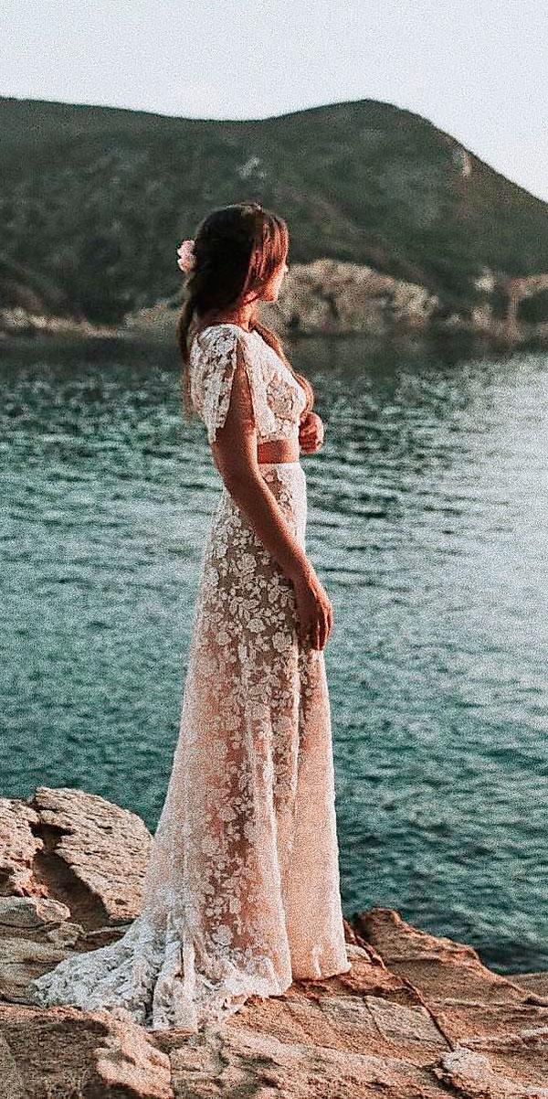 30 Wonderful Beach Wedding Dresses For Hot Weather 