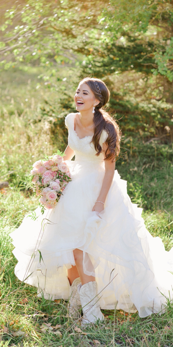 barnyard wedding dresses with cap sleeves lace a line with boots henry utah wedding photographer