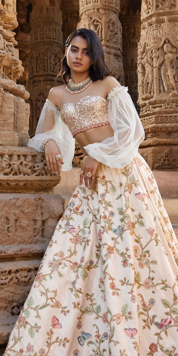 indian wedding dresses gold color ideas