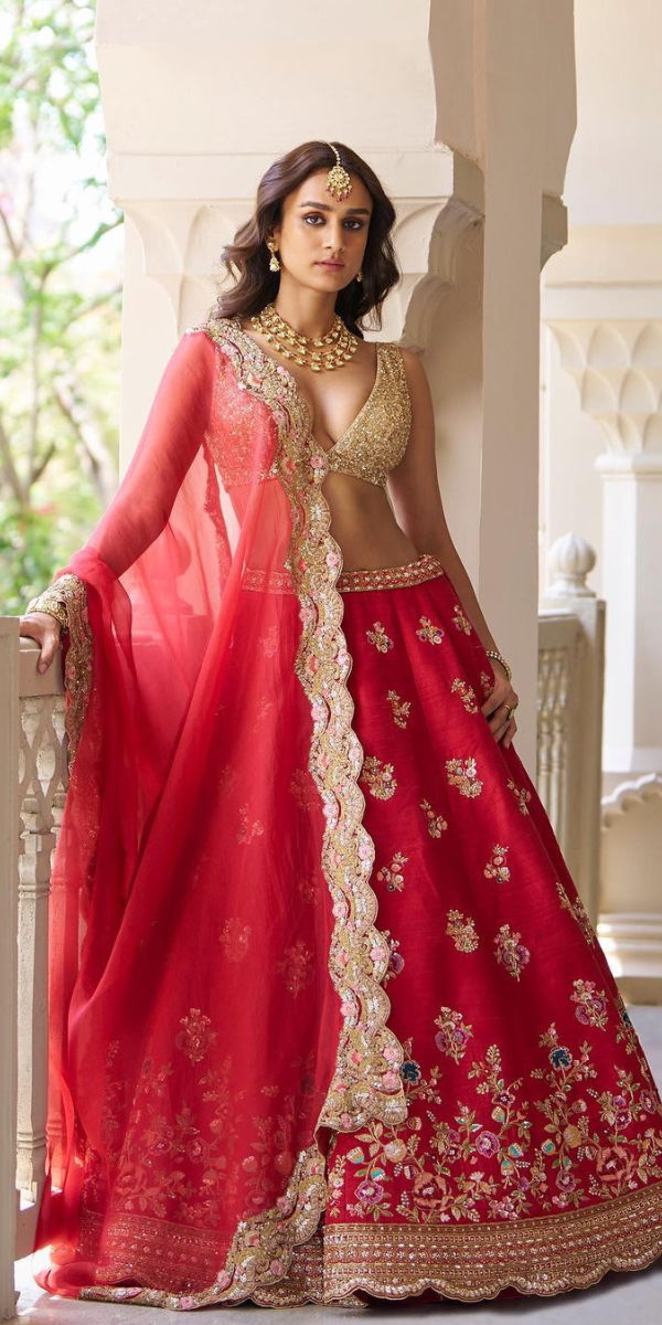 indian wedding dresses in red color