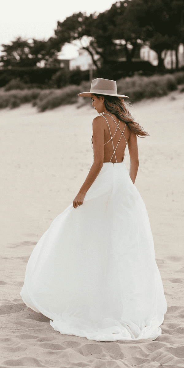 backless wedding dresses for beach celebration