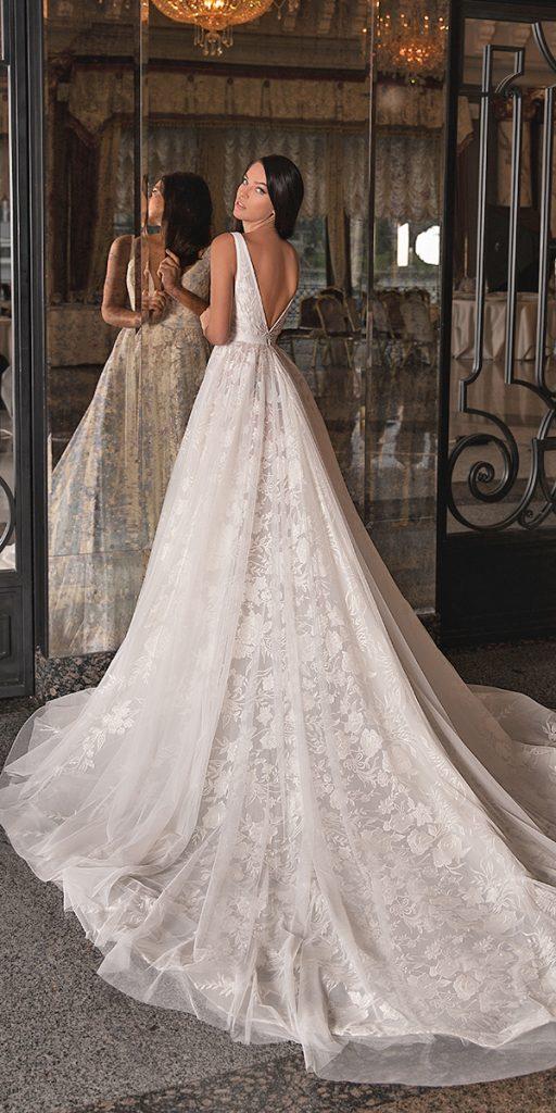a line wedding dresses v back with long train sleveless wona