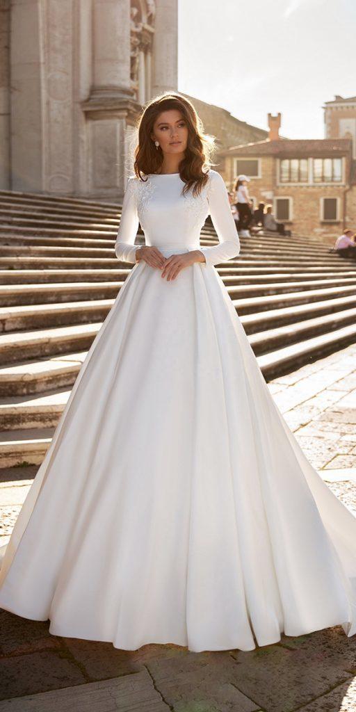 27 Silk Wedding Dresses For Elegant And Refined Bride Wedding Dresses Guide 4167