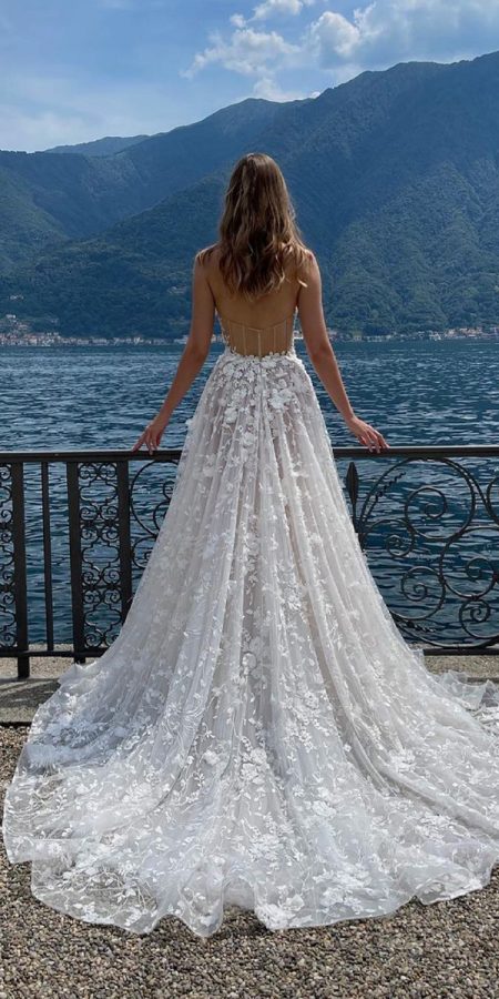 wedding gowns for beach destinations