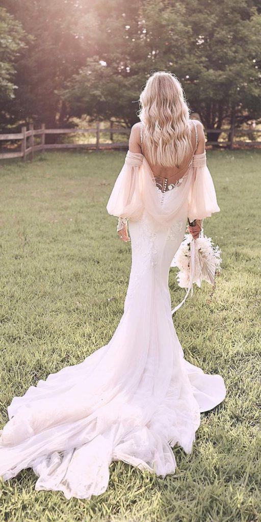 barnyard wedding dresses fit and flare with spaghetti straps lostinlove_photography