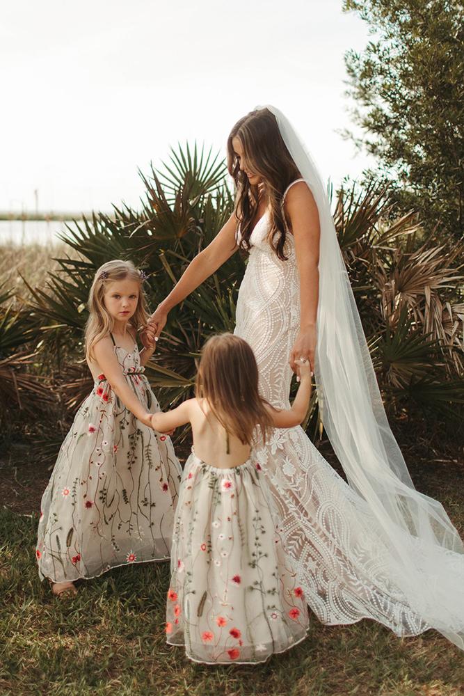 Flower girl dresses outlet with flowers in them