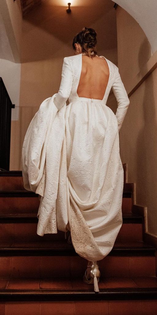 long sleeve wedding dresses open back simple kiwo_estudio