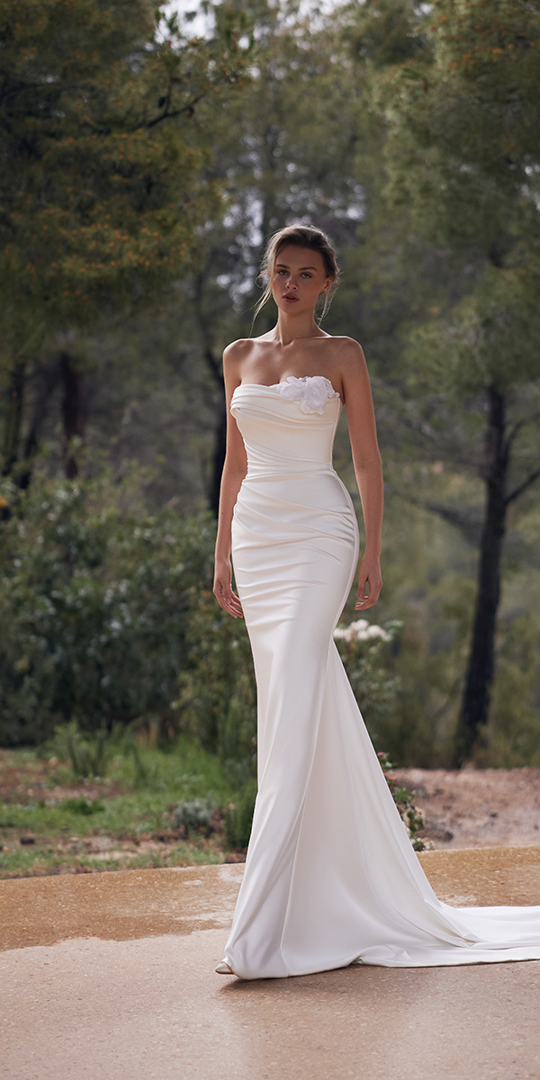 eva lendel less is more v collection simple sheath capella