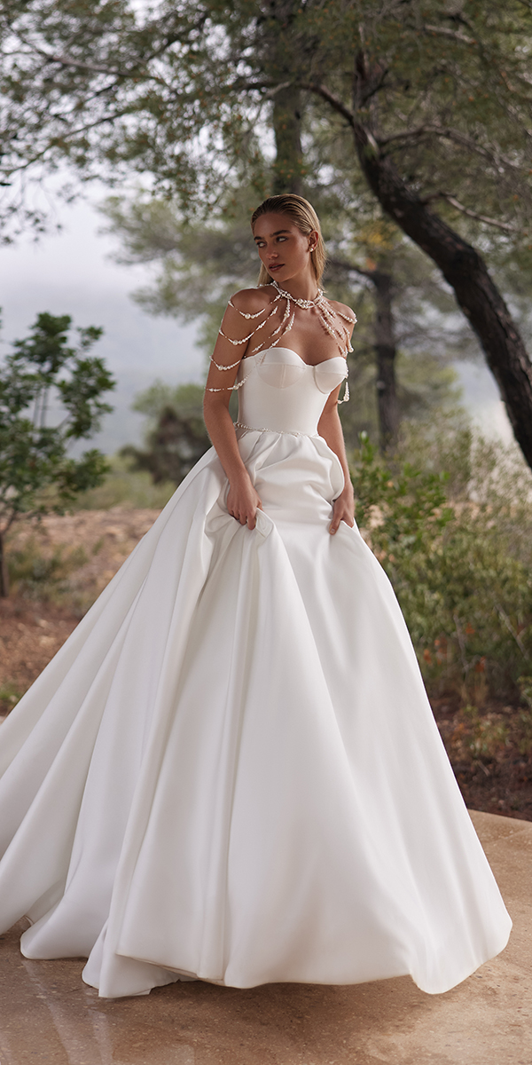 eva lendel less is more v collection simple strapless neckline valley