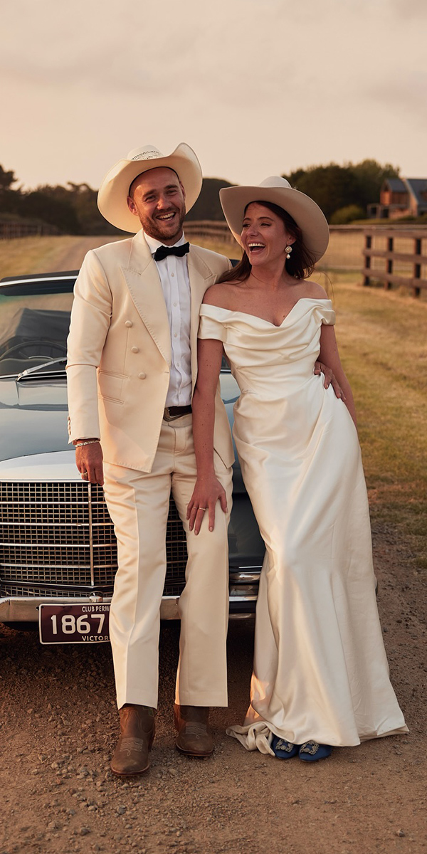 bohemian wedding dresses simple rustic boho barn lostinlovephoto