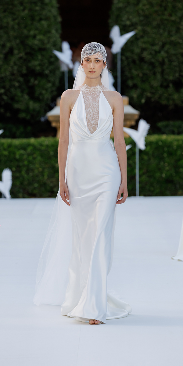 wona concept and eva lendel show in barcelona simple sexy neckline